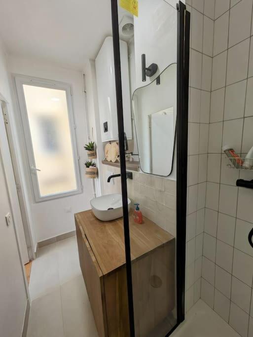 Studio Calme Et Ensoleille Entierement Renove Париж Екстериор снимка