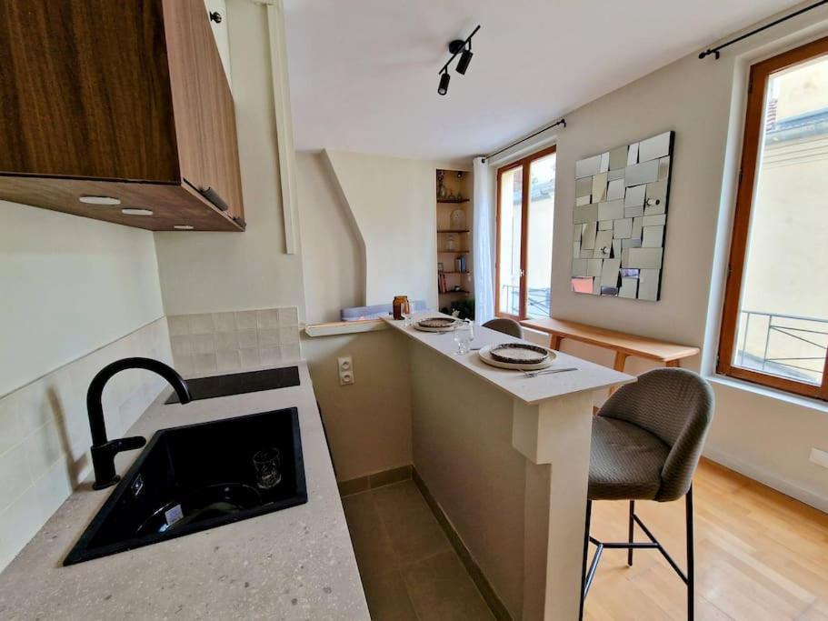 Studio Calme Et Ensoleille Entierement Renove Париж Екстериор снимка